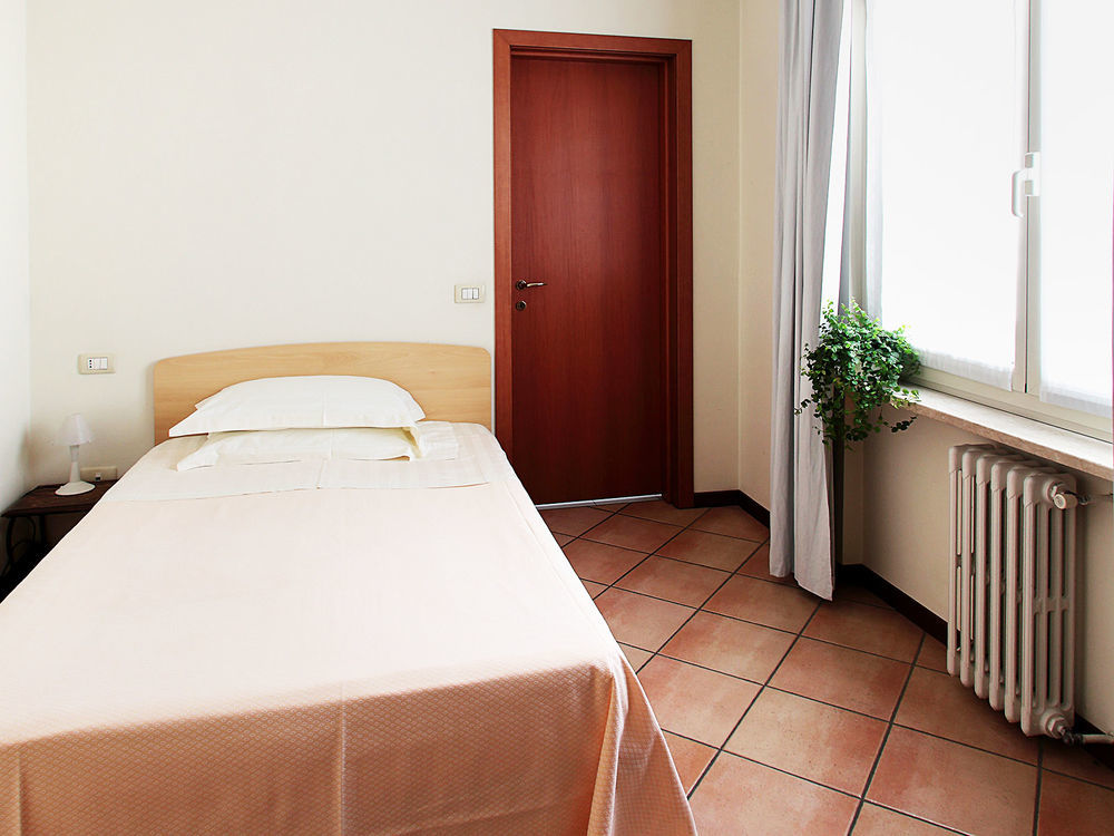 Aparthotel Residenza Cavour Parma Exterior foto